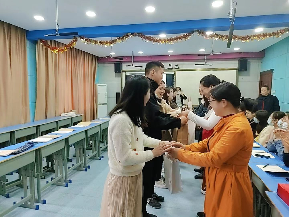 1668591389189459.jpg 拜师仪式4.jpg